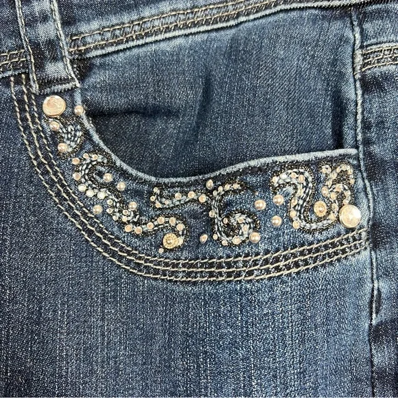 Chico's Platinum Sonvino Embellished Straight Leg Jeans Women's Size 2.5 Short - Picture 4 of 9